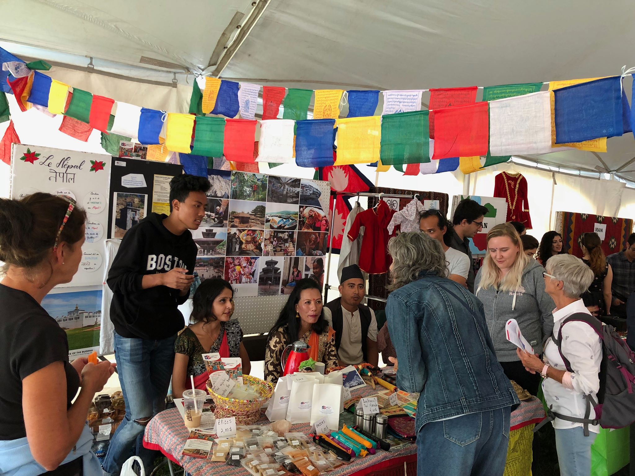 stand_de_sensibilisation_et_de_soutien_au_nepal_lors_d_un_festival_culturel_mobilisation_solidaire