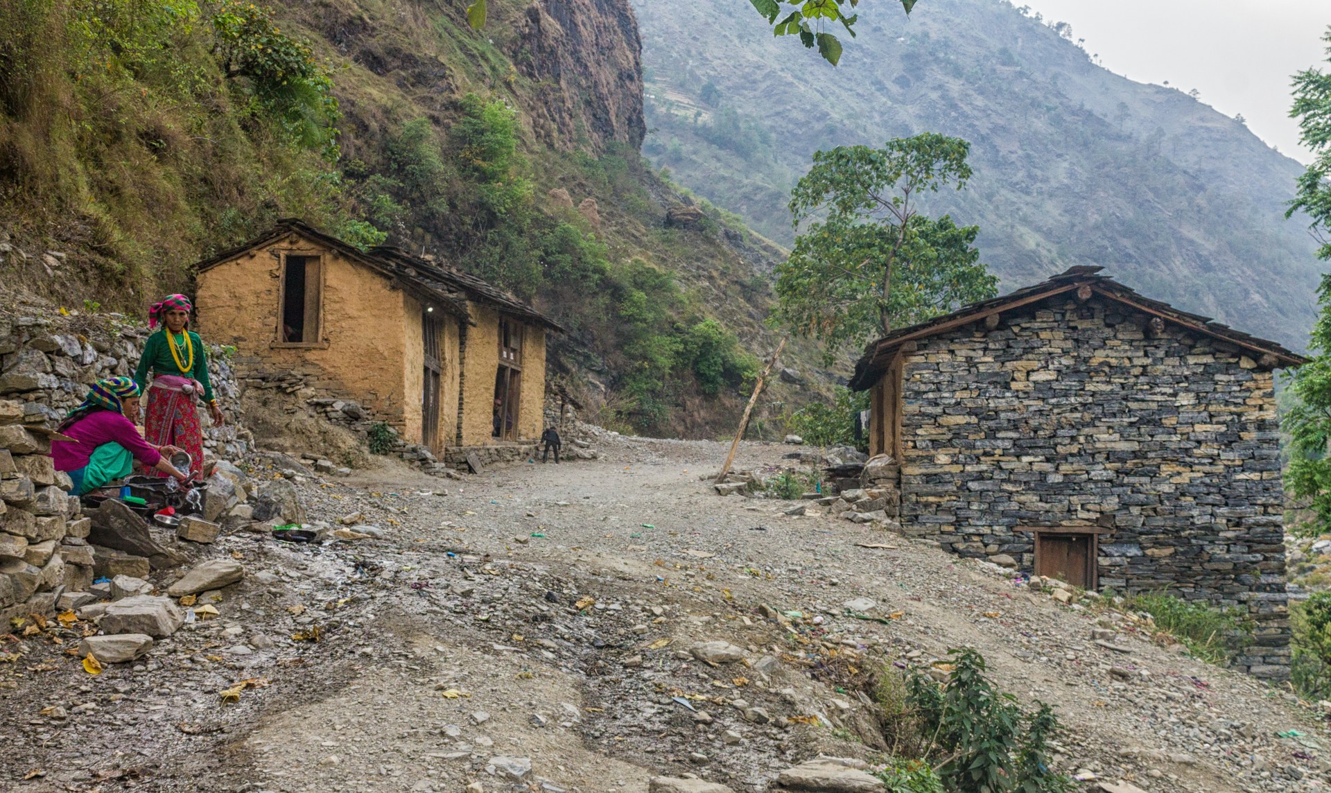 femmes_village_nepal_montagne_conditions_vie_rurales_soutien_humanitaire_nepal